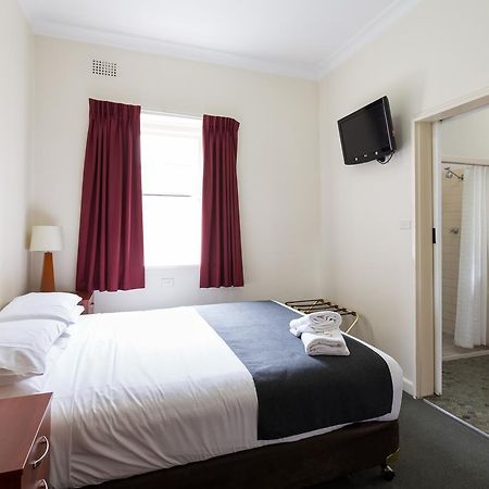 Knickerbocker Hotel บาเทิร์สต์ ภายนอก รูปภาพ